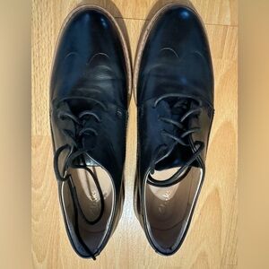 Clarks Women’s Oxford Shoes Size US 7 M / EU 37.5